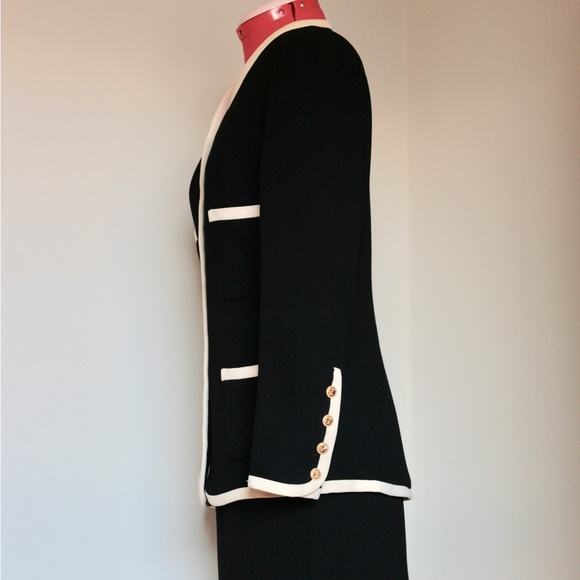 Vintage Chanel skirt suit - Picture 7 of 9